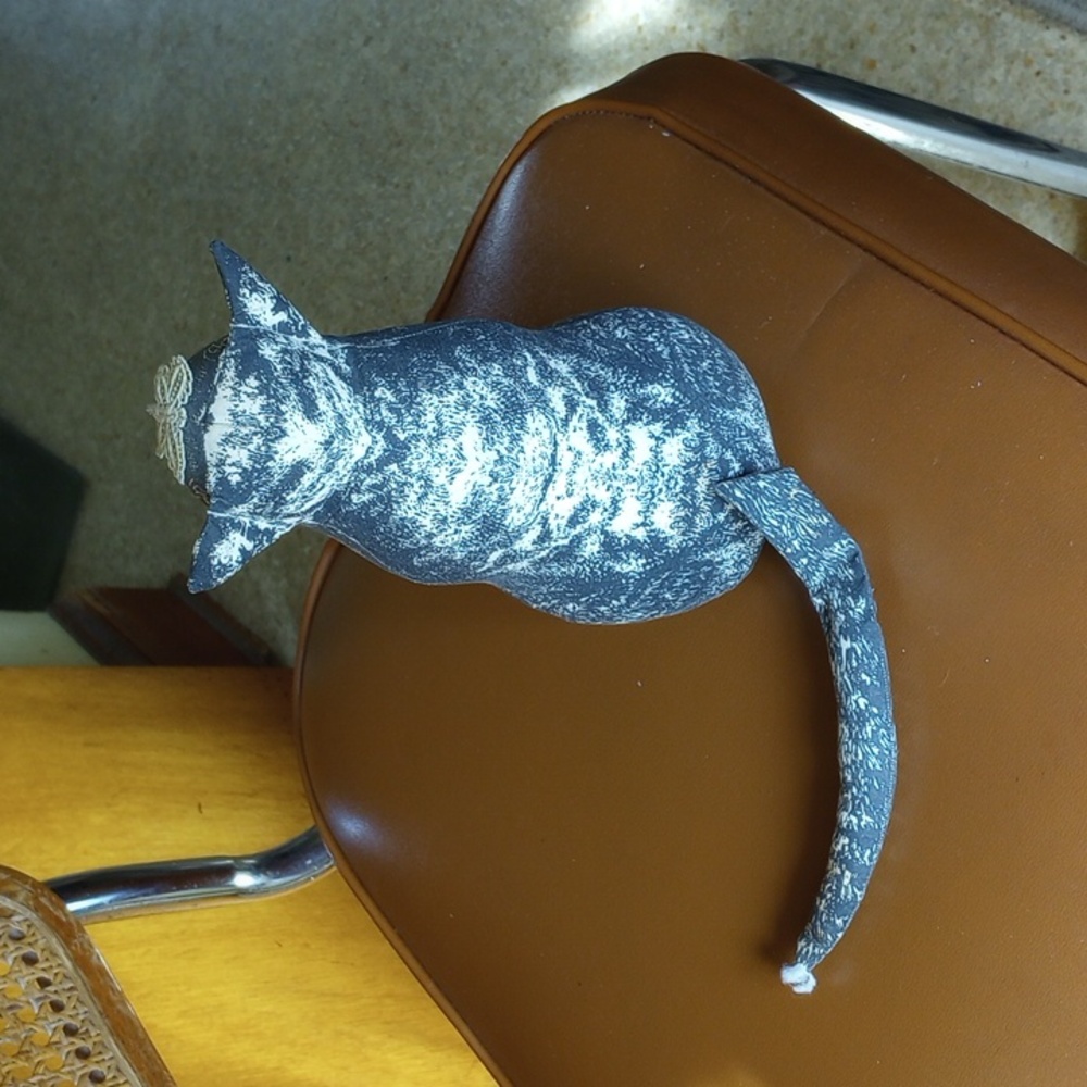 McGuffey's Cat, Smithsonian 1984, Vintage Feline Collectible, Butterfly - Picture 2 of 4